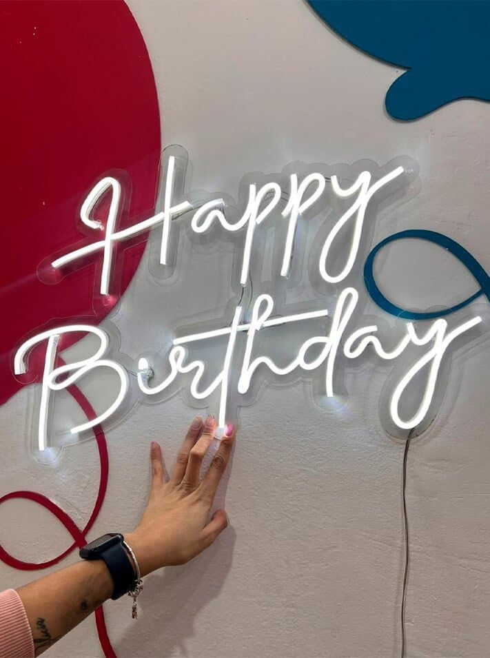 Cartel LED Happy Birthday (alquiler) - Imagen principal