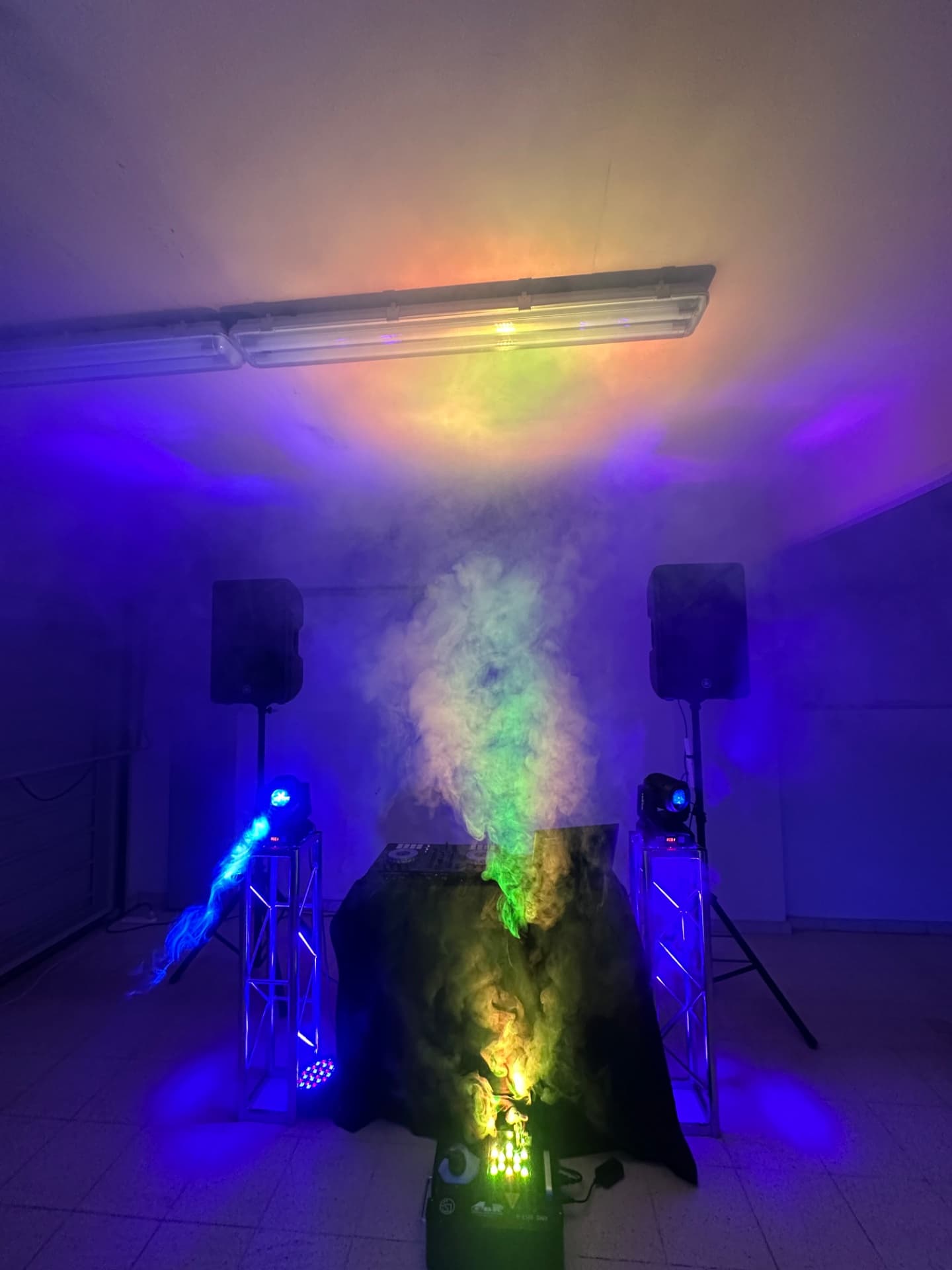 Paquete DJ, Sonido, Iluminación 1 - Imagen principal