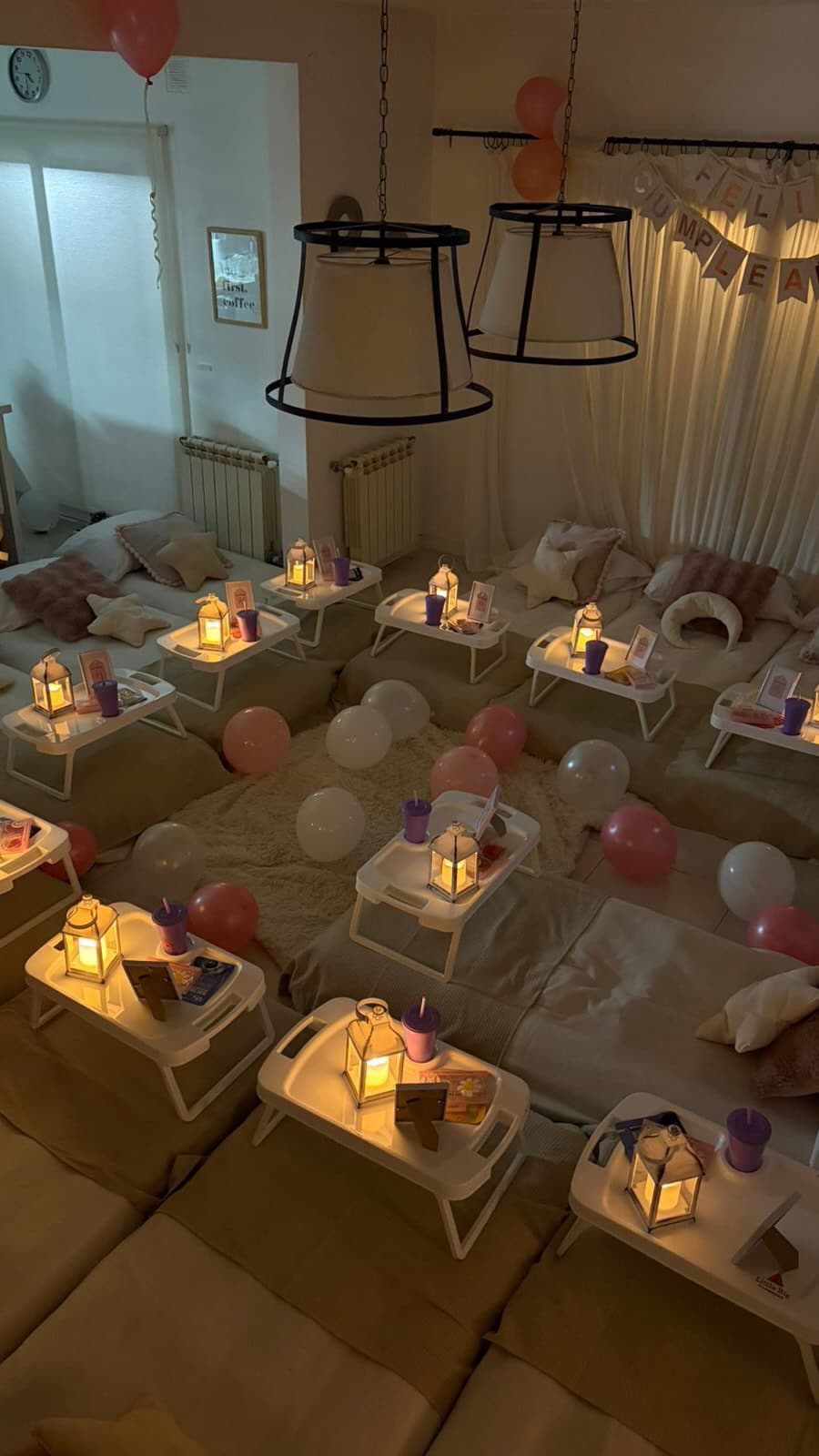 Indoor glamping: pijamada con colchones, sin teepees