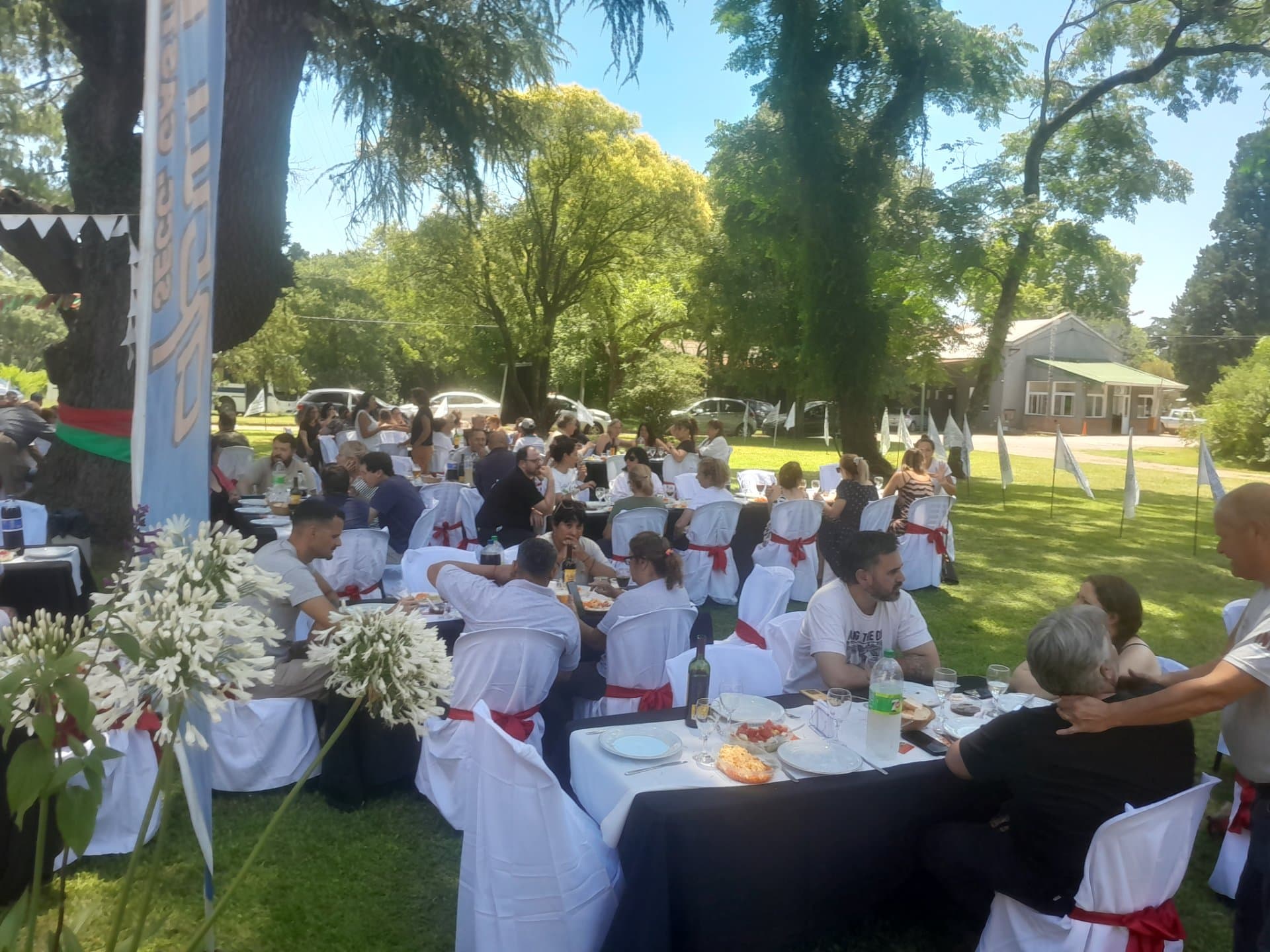 Catering y lunch con perniles de cerdo y bondiola glaceada - Imagen principal